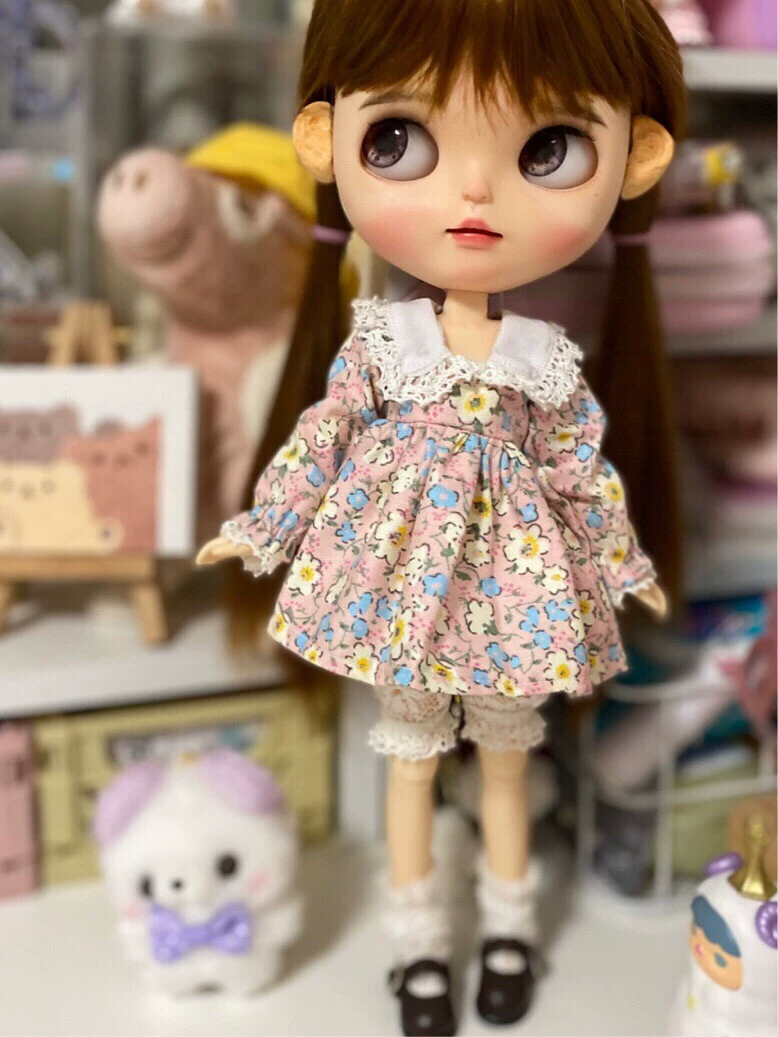 Vintage Floral Blythe Doll Outfit Set - Lace-Trimmed Dress, Lantern Pants & Headpiece for 6-Inch Dolls - Image 1