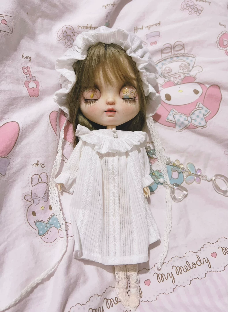 Exquisite Lace BLYTHE Doll Outfit with Matching Hat - Elegant Pastel Collectible Ensemble for Tea Parties & Photo Shoots - Image 4