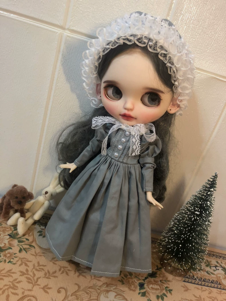 Vintage Gray Lace BLYTHE Doll Dress & Hat Outfit for OB24 – Elegant Collectible Fashion with Pearl Accents - Image 2