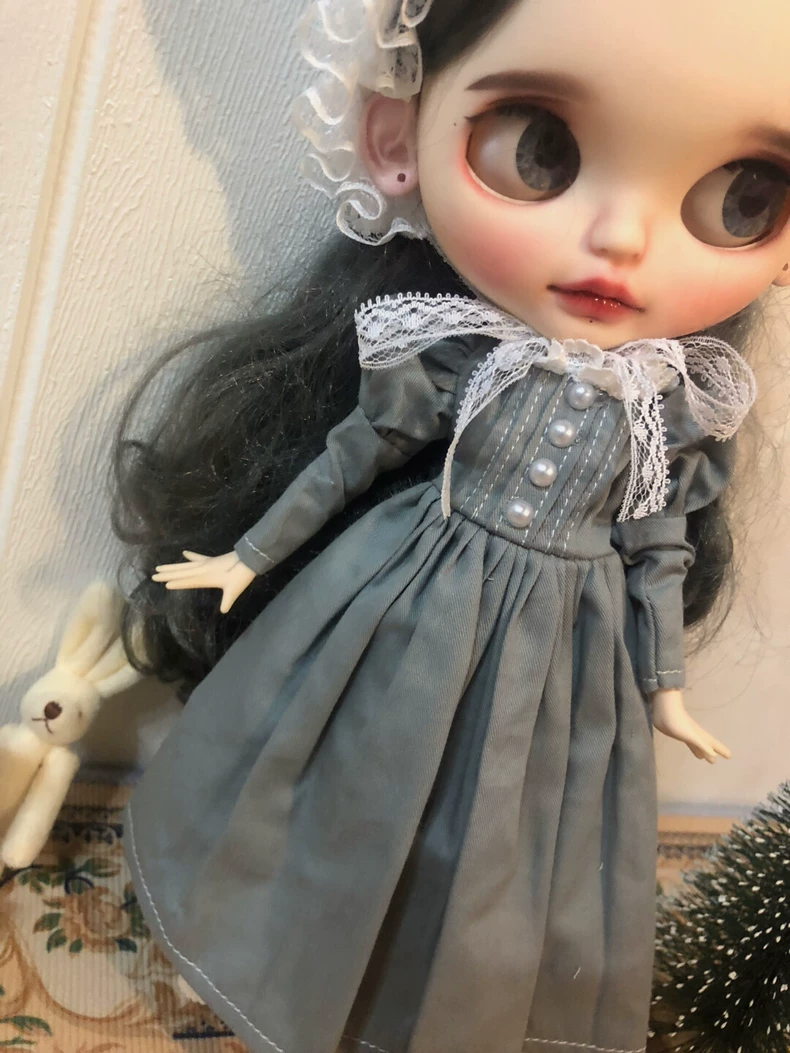Vintage Gray Lace BLYTHE Doll Dress & Hat Outfit for OB24 – Elegant Collectible Fashion with Pearl Accents - Image 3