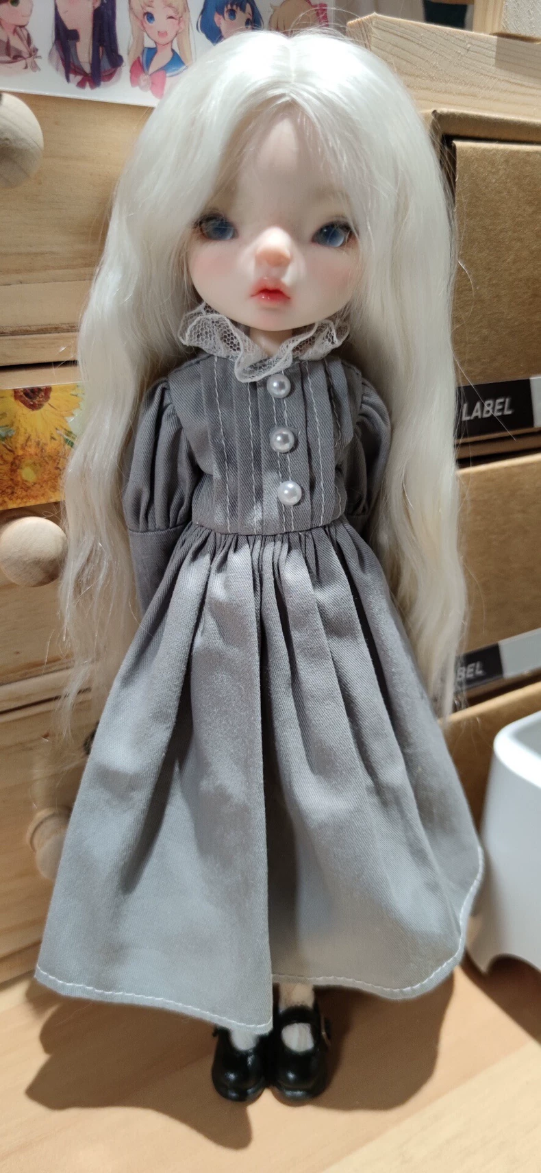 Vintage Gray Lace BLYTHE Doll Dress & Hat Outfit for OB24 – Elegant Collectible Fashion with Pearl Accents - Image 8