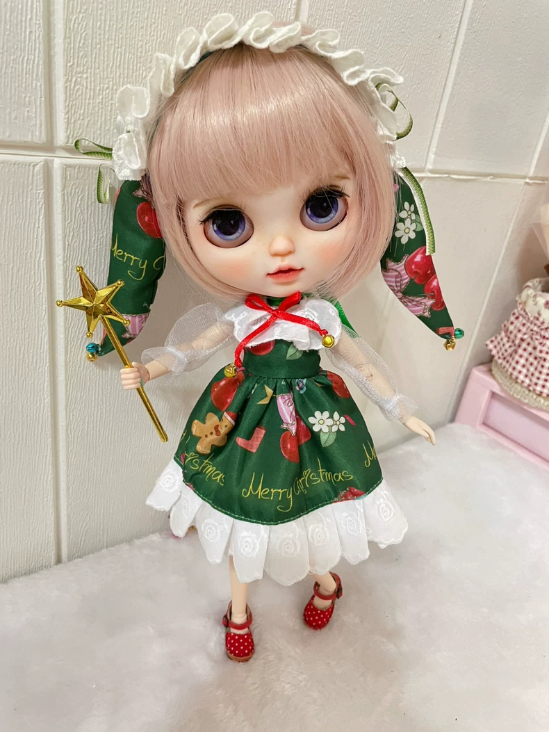 Festive Christmas Blythe Doll Outfit - Elegant Holiday Dress with Headpiece & Accessory for 6-Inch Dolls - Image 2