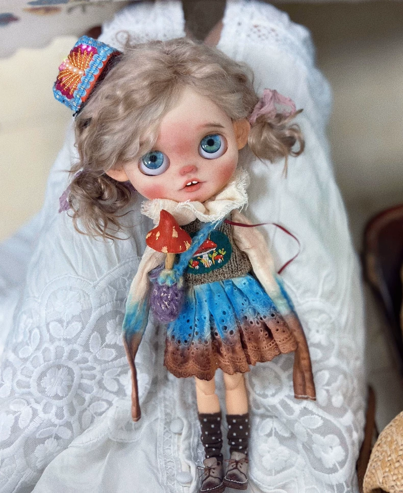 Whimsical Tea-Dyed BLYTHE Outfit: Lace Headband, Embroidered Vest & Gradient Skirt for Collectors - Image 5