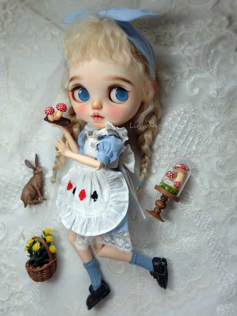 Whimsical Alice in Wonderland Blythe Doll Outfit – Elegant & Collectible - Image 1
