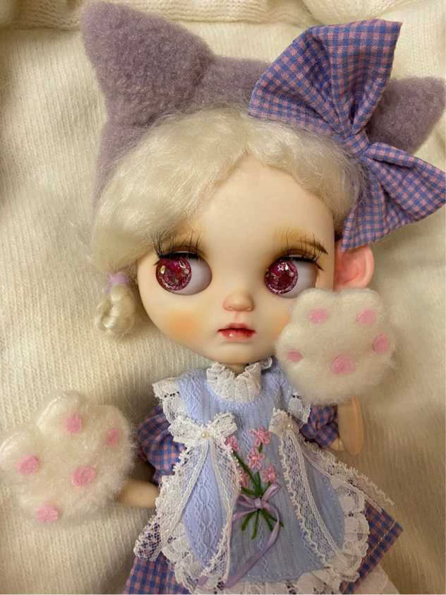 Whimsical Vintage Blythe Doll Outfit: Lace & Checkered Elegance for Collectors - Image 3