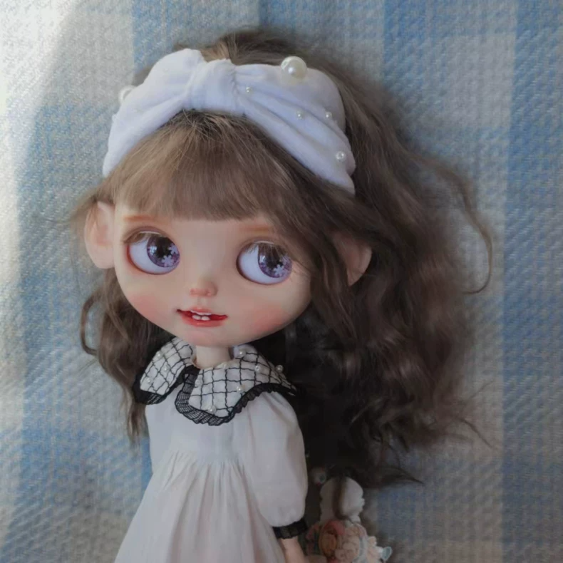 Elegant Blythe Doll Outfit: Pearl-Adorned Dress & Headband for Collectors - Image 2