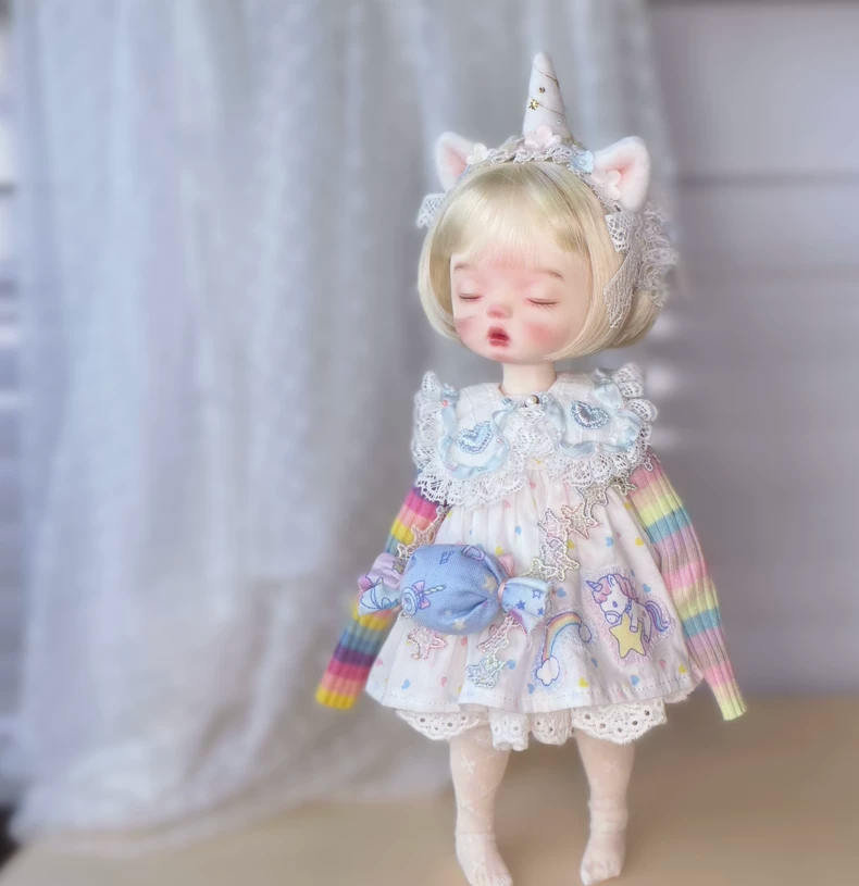 Whimsical Unicorn Blythe Doll Outfit: Rainbow Dress, Lace Headband & Playful Purse - Image 1