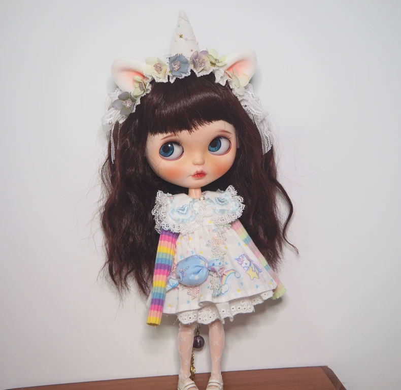 Whimsical Unicorn Blythe Doll Outfit: Rainbow Dress, Lace Headband & Playful Purse - Image 2
