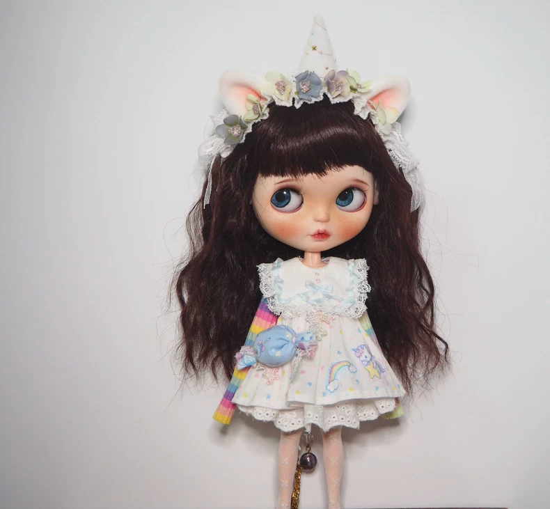 Whimsical Unicorn Blythe Doll Outfit: Rainbow Dress, Lace Headband & Playful Purse - Image 3