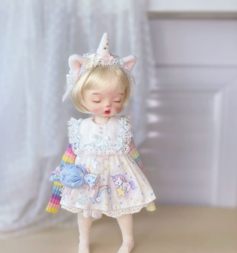 Whimsical Unicorn Blythe Doll Outfit: Rainbow Dress, Lace Headband & Playful Purse - Image 5