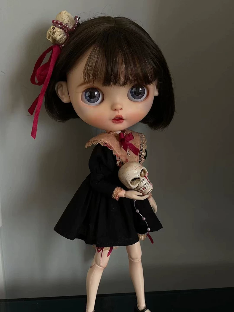 Dark Fantasy BLYTHE Outfit: Blood-Stained Dress, Skull Hair Clip & Gothic Accessories for OB24 Dolls - Image 2