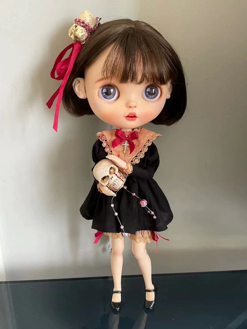 Dark Fantasy BLYTHE Outfit: Blood-Stained Dress, Skull Hair Clip & Gothic Accessories for OB24 Dolls - Image 4