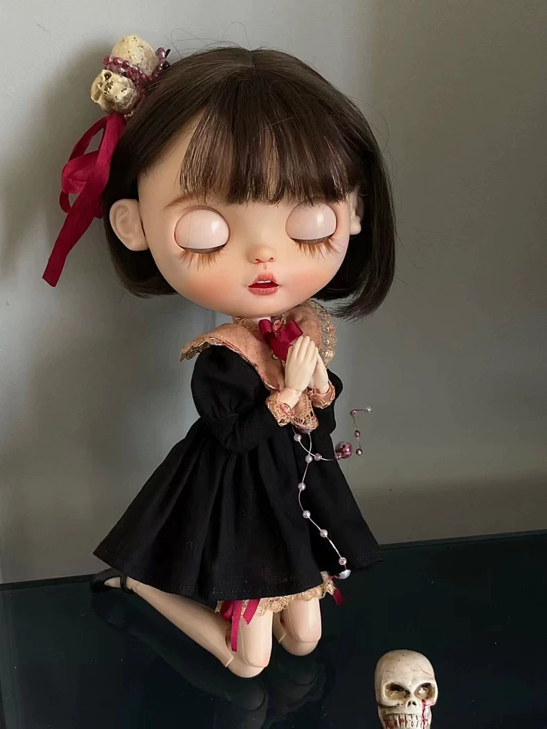Dark Fantasy BLYTHE Outfit: Blood-Stained Dress, Skull Hair Clip & Gothic Accessories for OB24 Dolls - Image 5