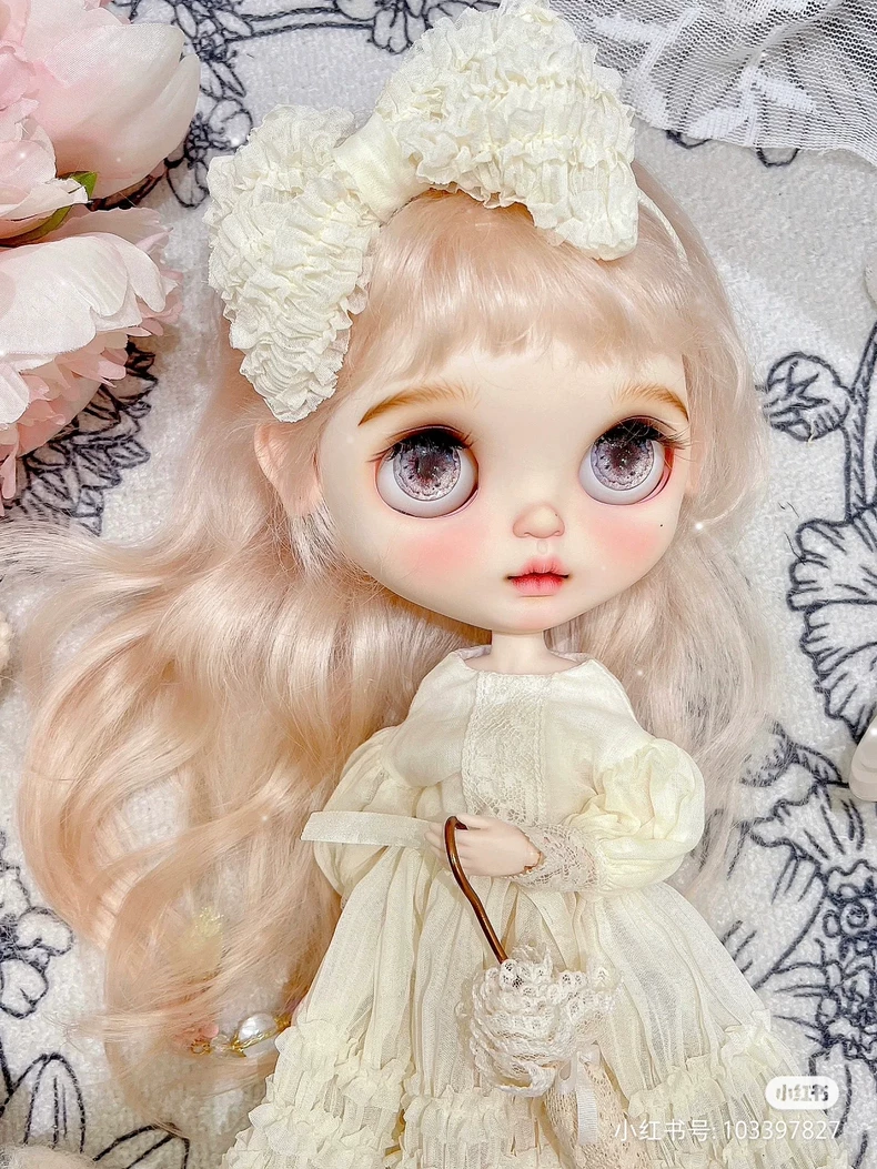 Elegant Princess Blythe Doll Outfit: Luxurious Lace & Satin Dress with Delicate Headpiece - Image 1