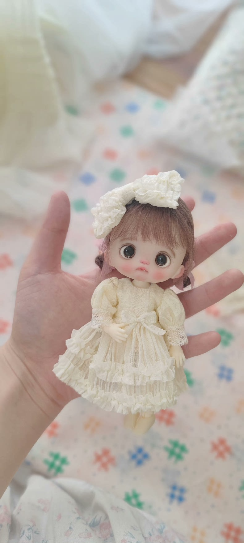 Elegant Princess Blythe Doll Outfit: Luxurious Lace & Satin Dress with Delicate Headpiece - Image 2