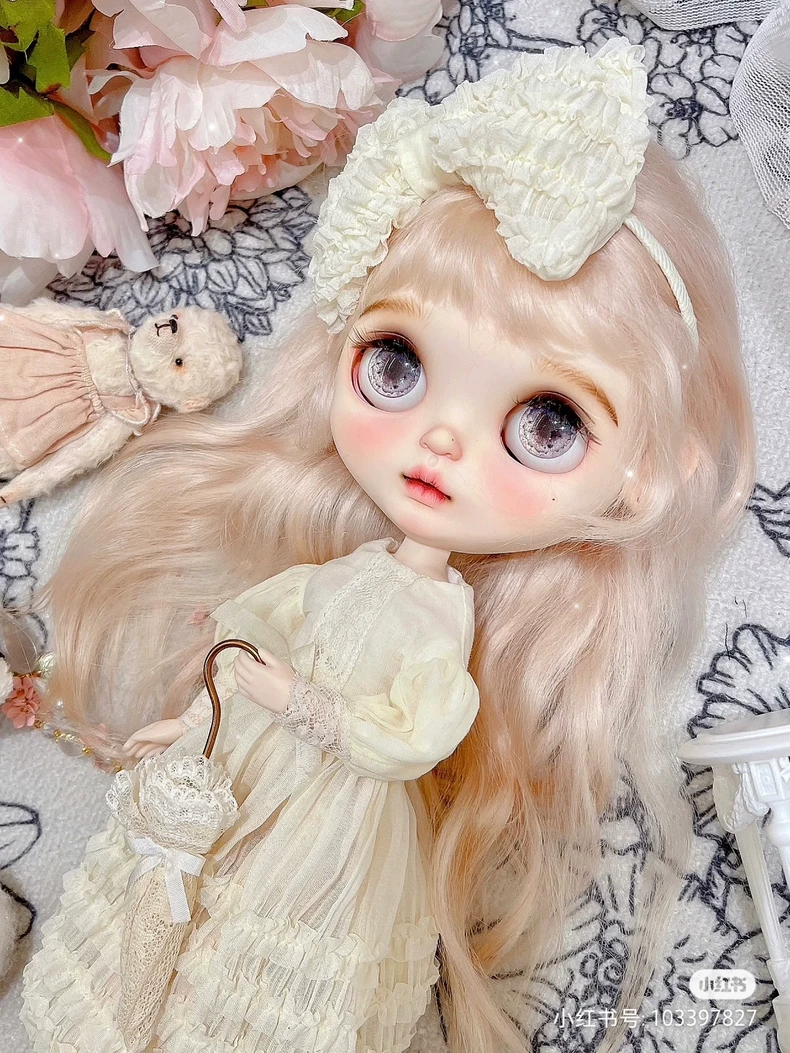 Elegant Princess Blythe Doll Outfit: Luxurious Lace & Satin Dress with Delicate Headpiece - Image 3