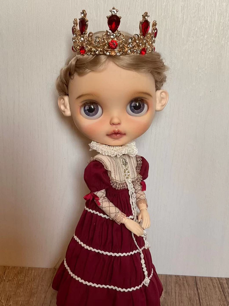 Vintage Court Blythe Doll Outfit: Luxurious Burgundy Lace Dress & Gemstone Tiara - Image 2