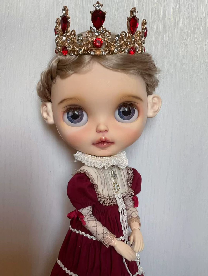 Vintage Court Blythe Doll Outfit: Luxurious Burgundy Lace Dress & Gemstone Tiara - Image 4