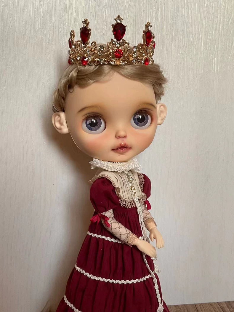 Vintage Court Blythe Doll Outfit: Luxurious Burgundy Lace Dress & Gemstone Tiara - Image 5