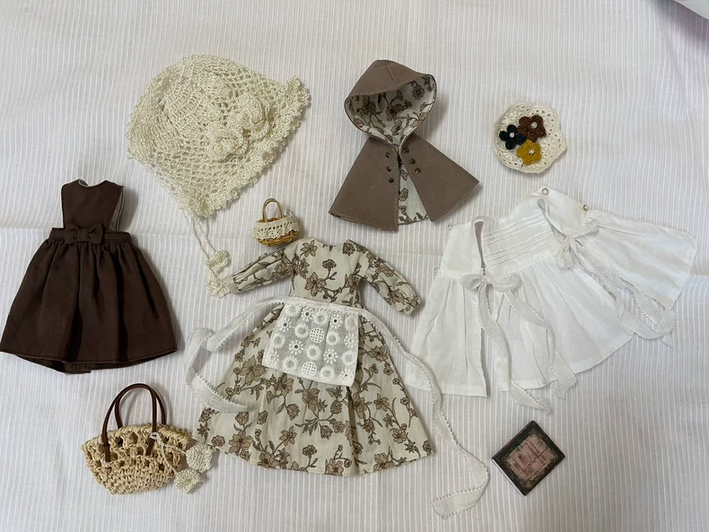 Vintage Floral Blythe Doll Outfit w/ Cape & Lace - Cream & Brown Elegance - Image 7