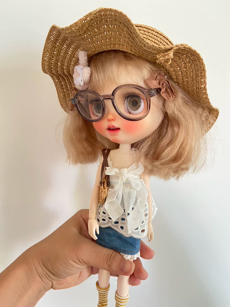 Charming Blythe Doll Outfit: White Lace Top, Denim Skirt & Striped Socks - Premium Quality Collector's Set - Image 3
