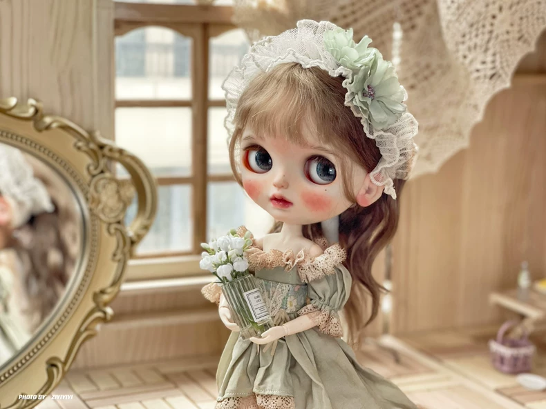 Vintage Blythe Doll Lace Dress Outfit with Floral Headband - Elegant Pastel Collectors Set - Image 3