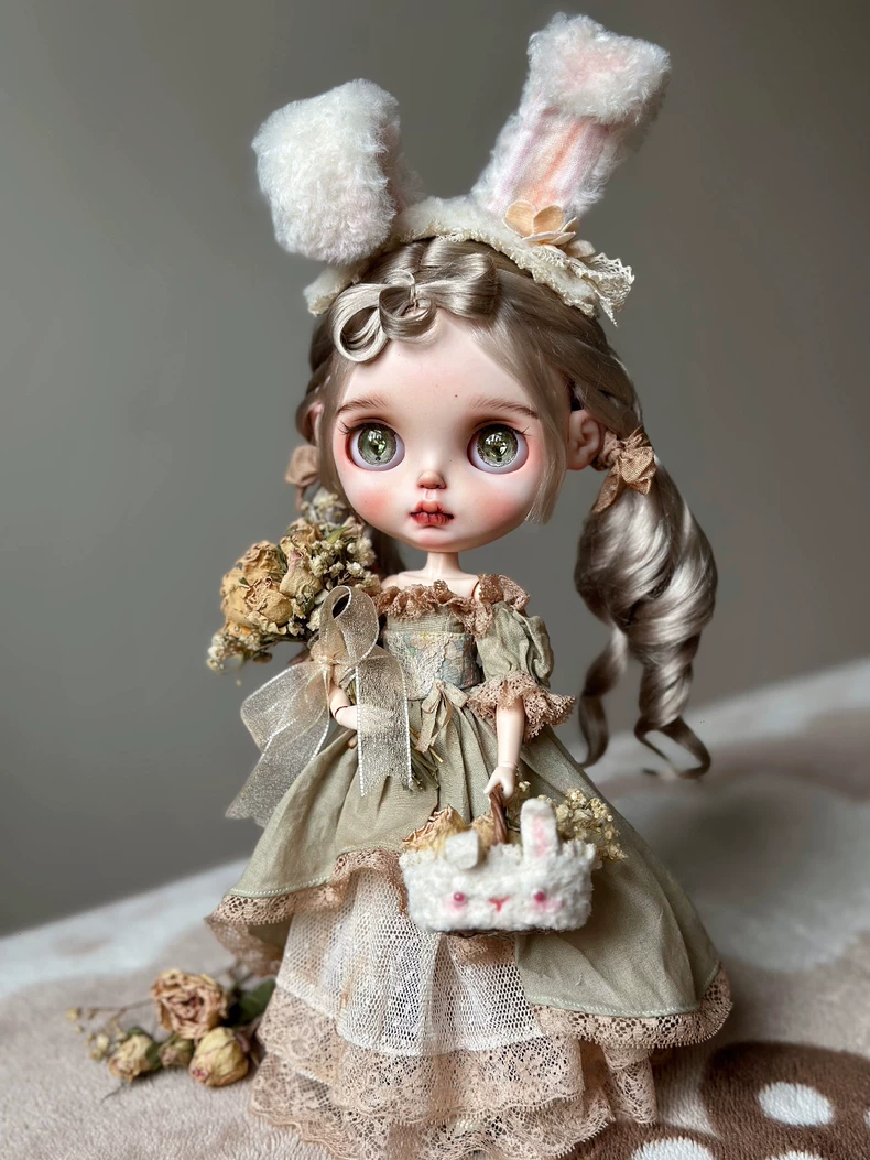 Vintage Blythe Doll Lace Dress Outfit with Floral Headband - Elegant Pastel Collectors Set - Image 8