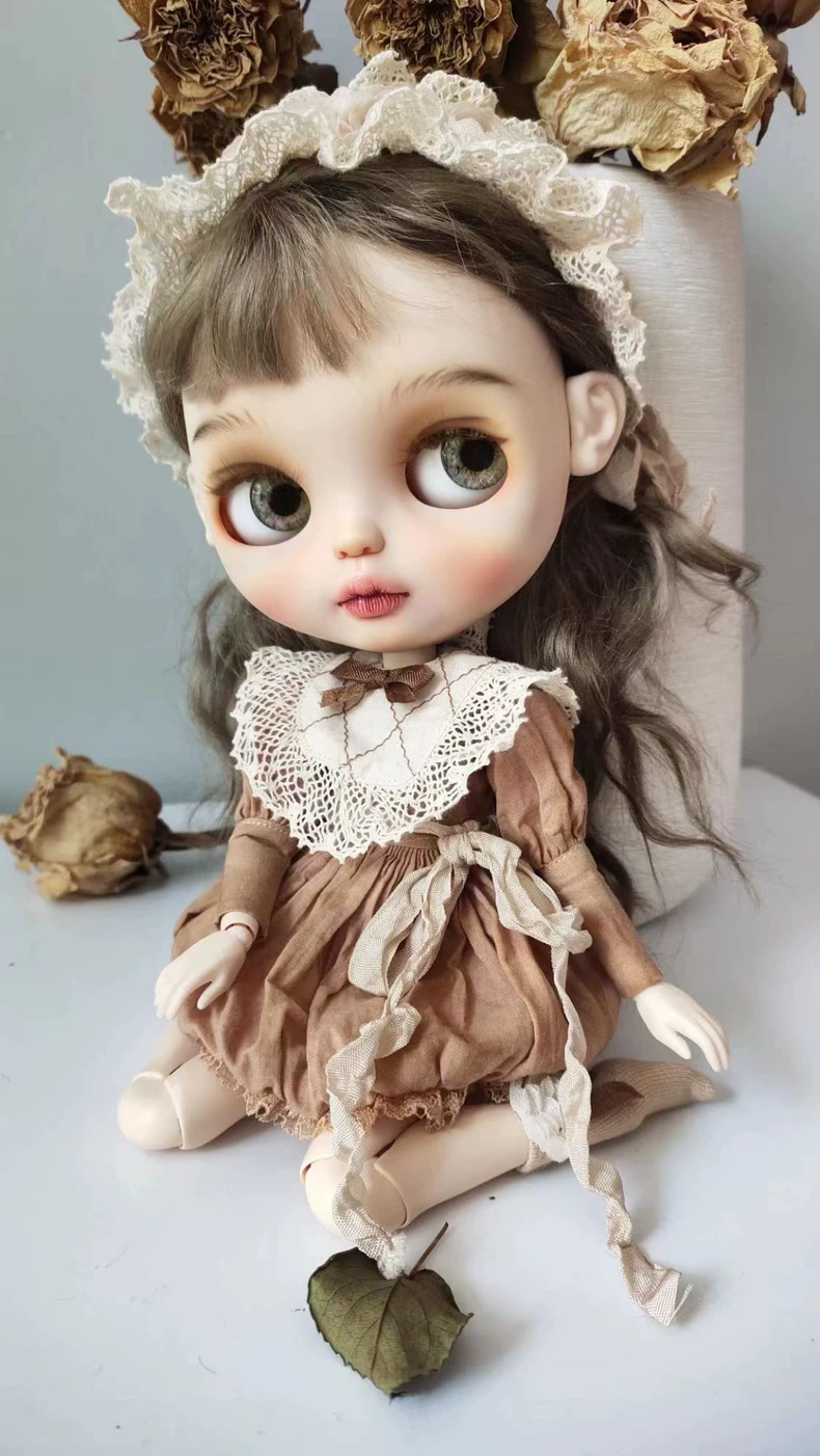 Vintage Elegance Blythe Doll Outfit: Lace & Silk 24-Inch Dress Set for Collectors - Image 1