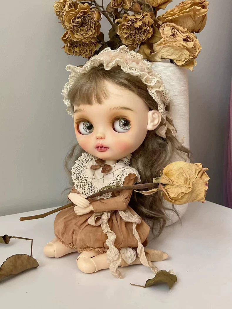 Vintage Elegance Blythe Doll Outfit: Lace & Silk 24-Inch Dress Set for Collectors - Image 2