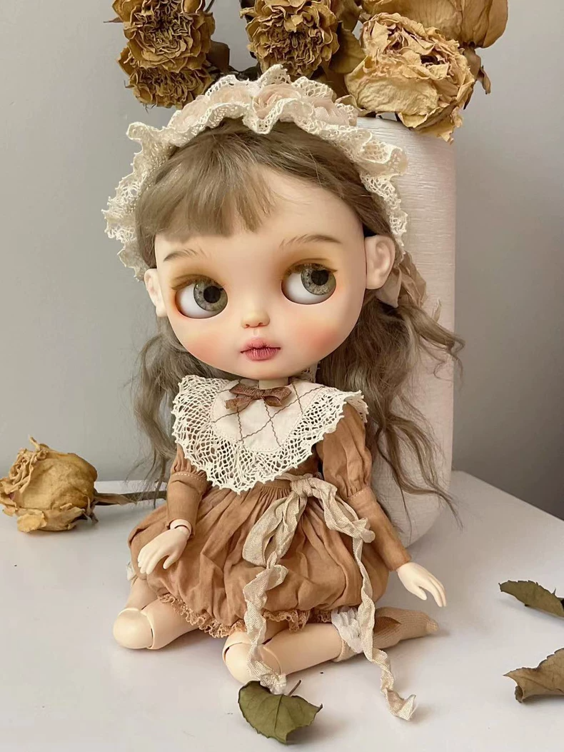 Vintage Elegance Blythe Doll Outfit: Lace & Silk 24-Inch Dress Set for Collectors - Image 3