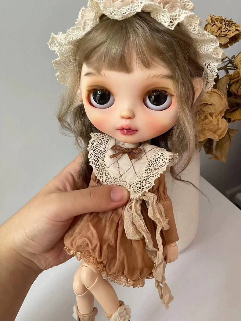 Vintage Elegance Blythe Doll Outfit: Lace & Silk 24-Inch Dress Set for Collectors - Image 4