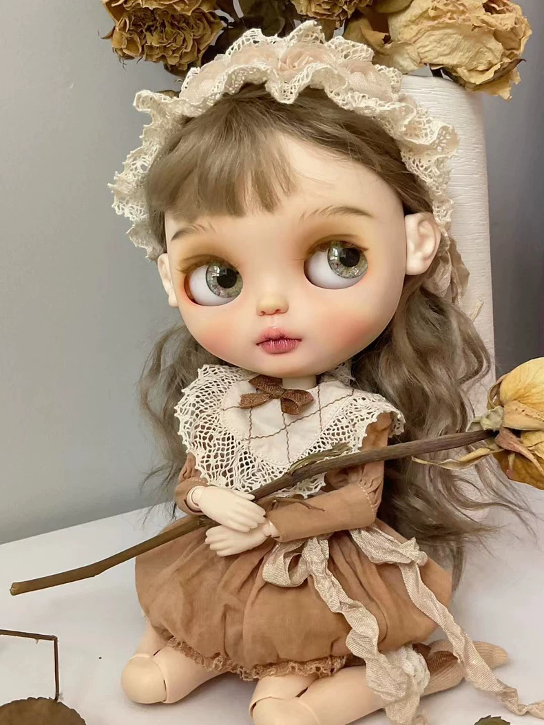 Vintage Elegance Blythe Doll Outfit: Lace & Silk 24-Inch Dress Set for Collectors - Image 5