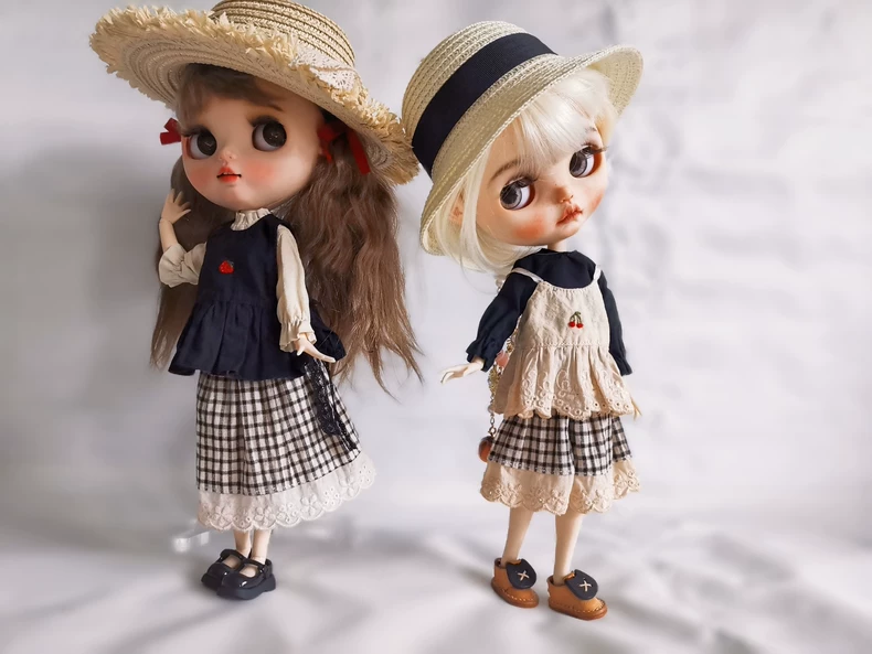 Vintage Charm BLYTHE Doll Outfit – Elegant Cotton & Lace Ensemble with Adjustable Straps & Hidden Pockets - Image 2