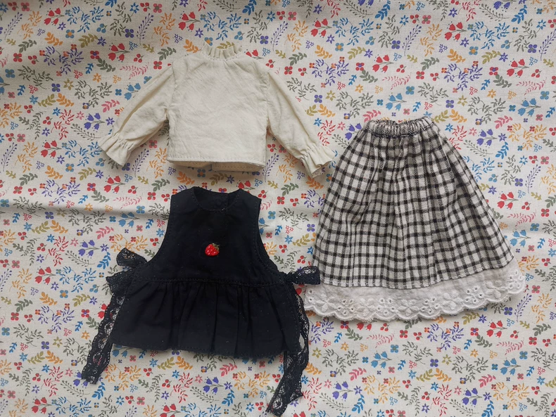 Vintage Charm BLYTHE Doll Outfit – Elegant Cotton & Lace Ensemble with Adjustable Straps & Hidden Pockets - Image 3