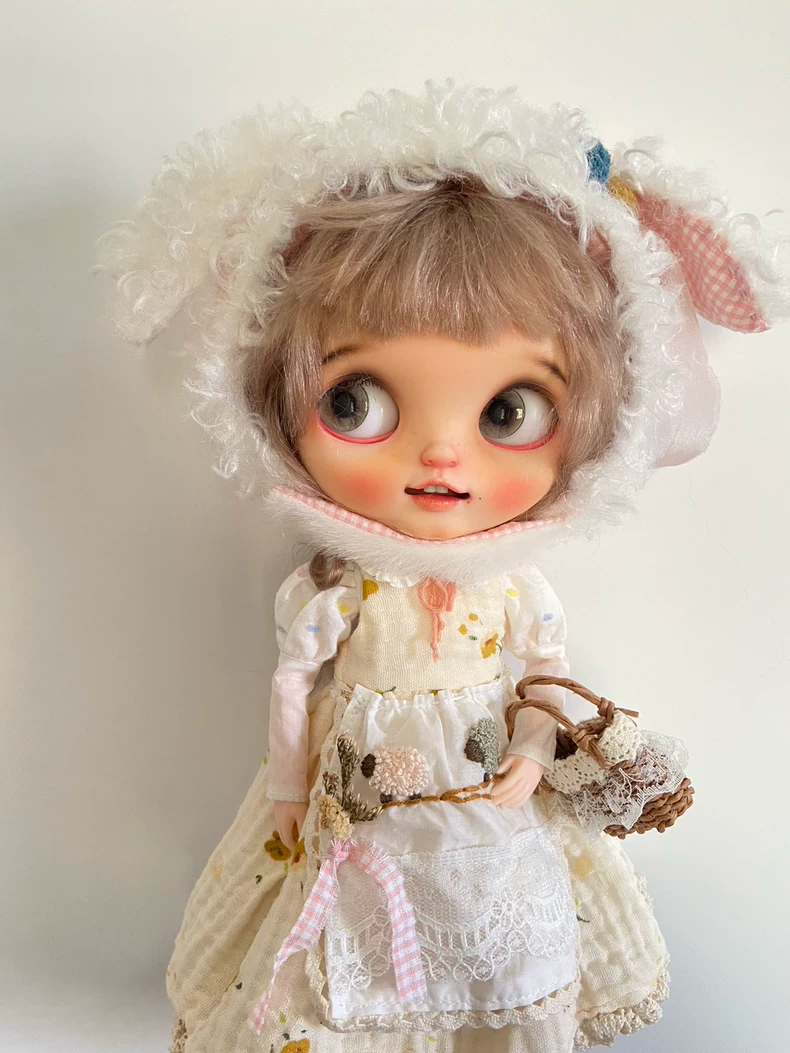 Blythe Doll Pastoral Lamb Outfit - Cream Lace Floral Collector Ensemble - Image 1