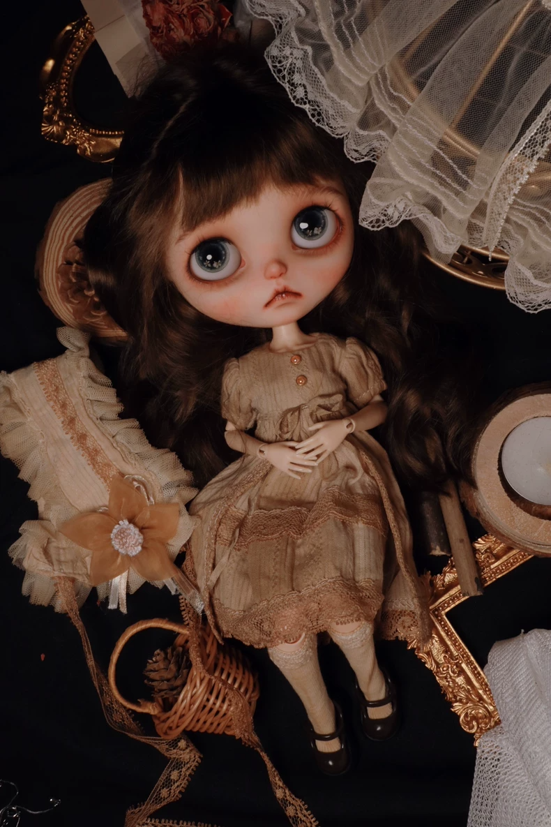Vintage Tea-Stained Blythe Doll Outfit – Lace Trim Dress & 3-Piece Accessory Set for az.ob24 Collectors - Image 1