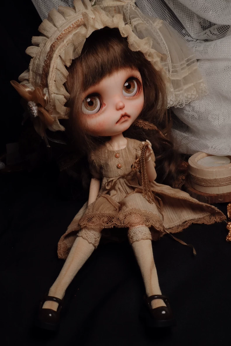 Vintage Tea-Stained Blythe Doll Outfit – Lace Trim Dress & 3-Piece Accessory Set for az.ob24 Collectors - Image 2