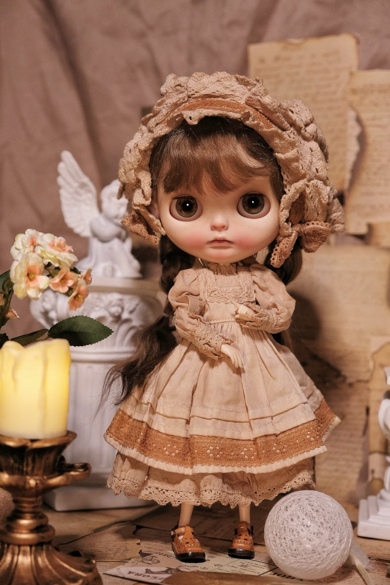 Vintage Lace Blythe Doll Outfit - Antique Tea-Stained Beige & Brown Ensemble with Headpiece & Lantern Pants - Image 1
