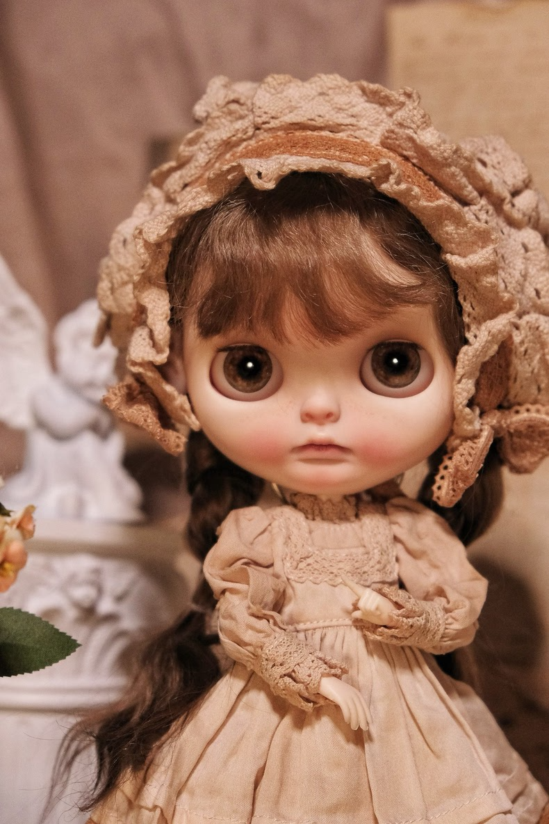 Vintage Lace Blythe Doll Outfit - Antique Tea-Stained Beige & Brown Ensemble with Headpiece & Lantern Pants - Image 2