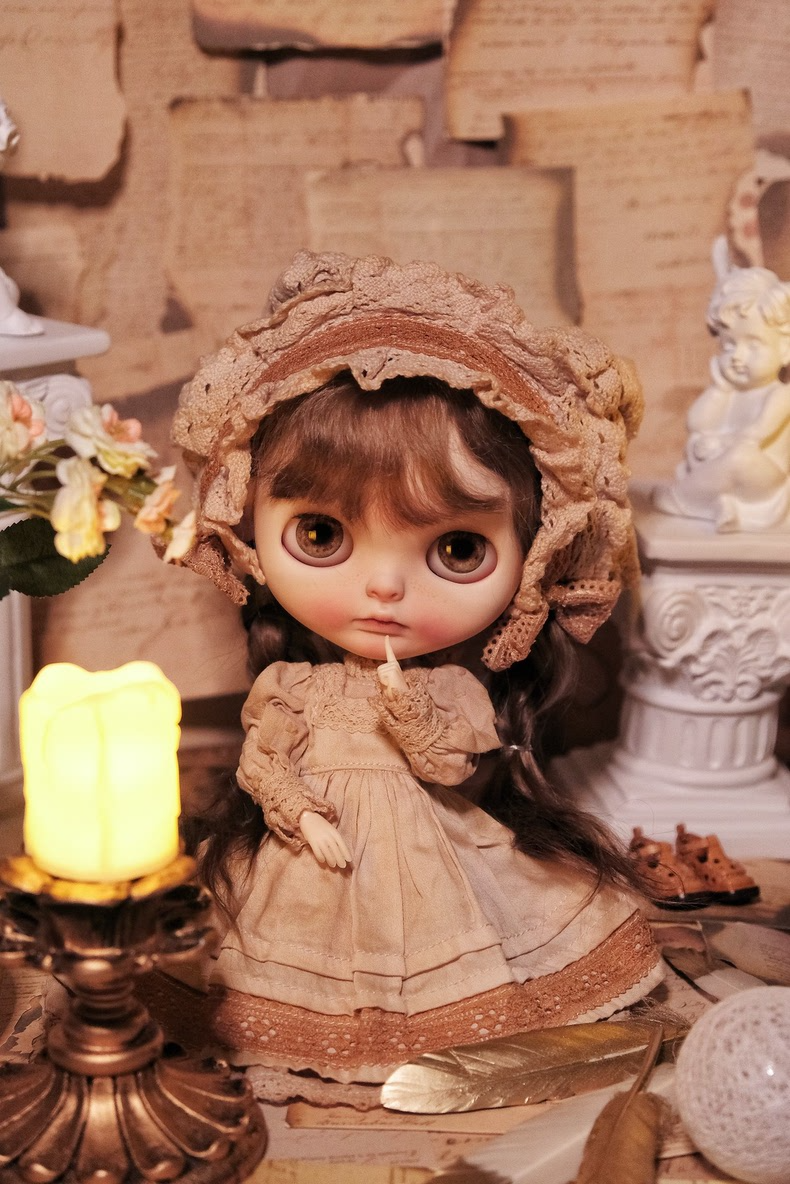Vintage Lace Blythe Doll Outfit - Antique Tea-Stained Beige & Brown Ensemble with Headpiece & Lantern Pants - Image 3