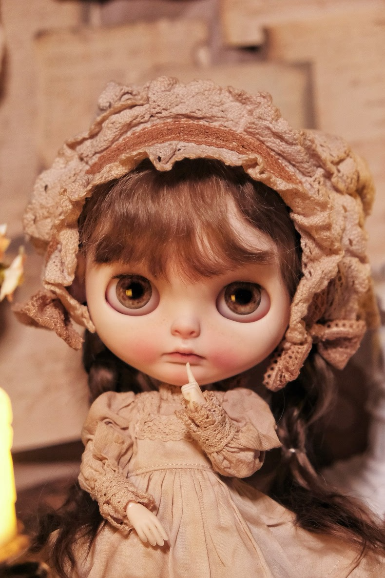 Vintage Lace Blythe Doll Outfit - Antique Tea-Stained Beige & Brown Ensemble with Headpiece & Lantern Pants - Image 6