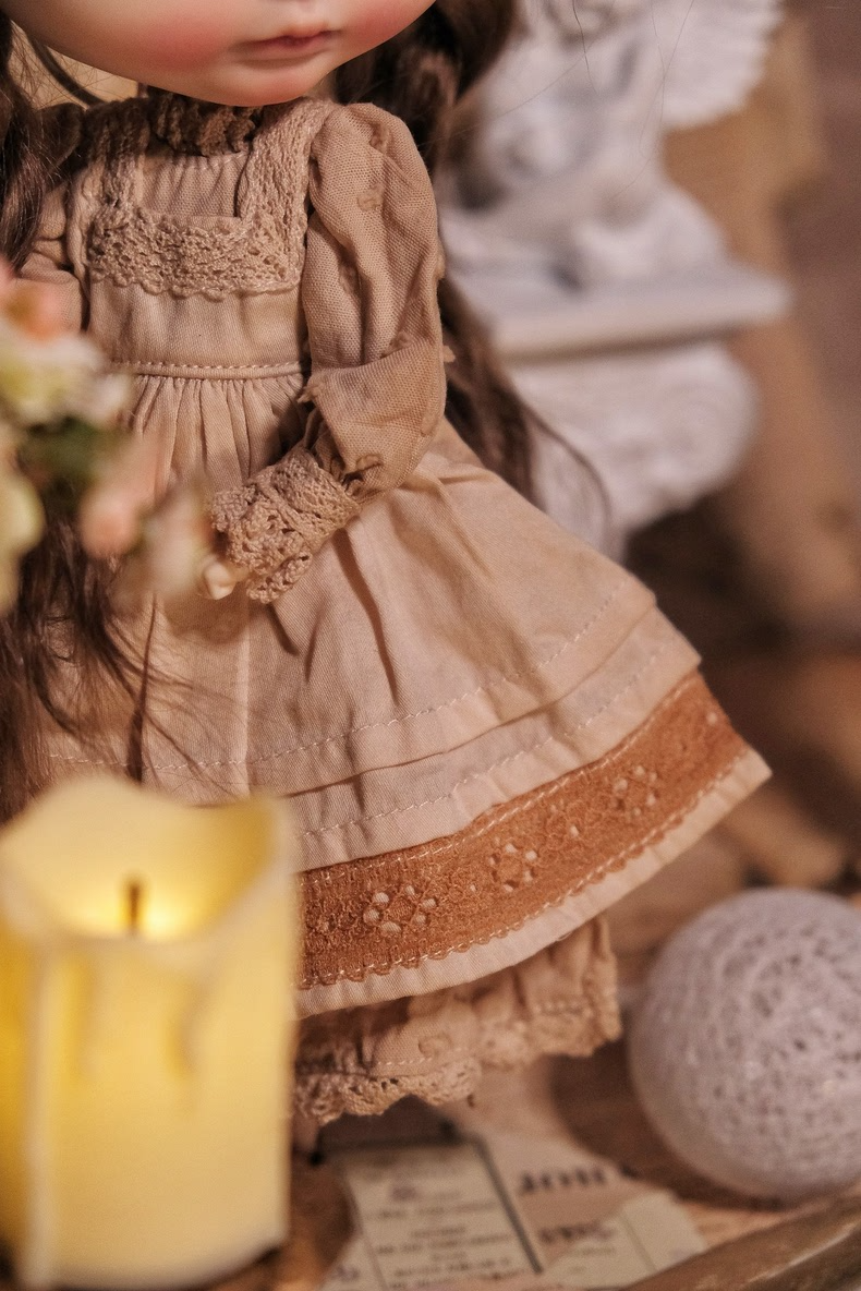 Vintage Lace Blythe Doll Outfit - Antique Tea-Stained Beige & Brown Ensemble with Headpiece & Lantern Pants - Image 8