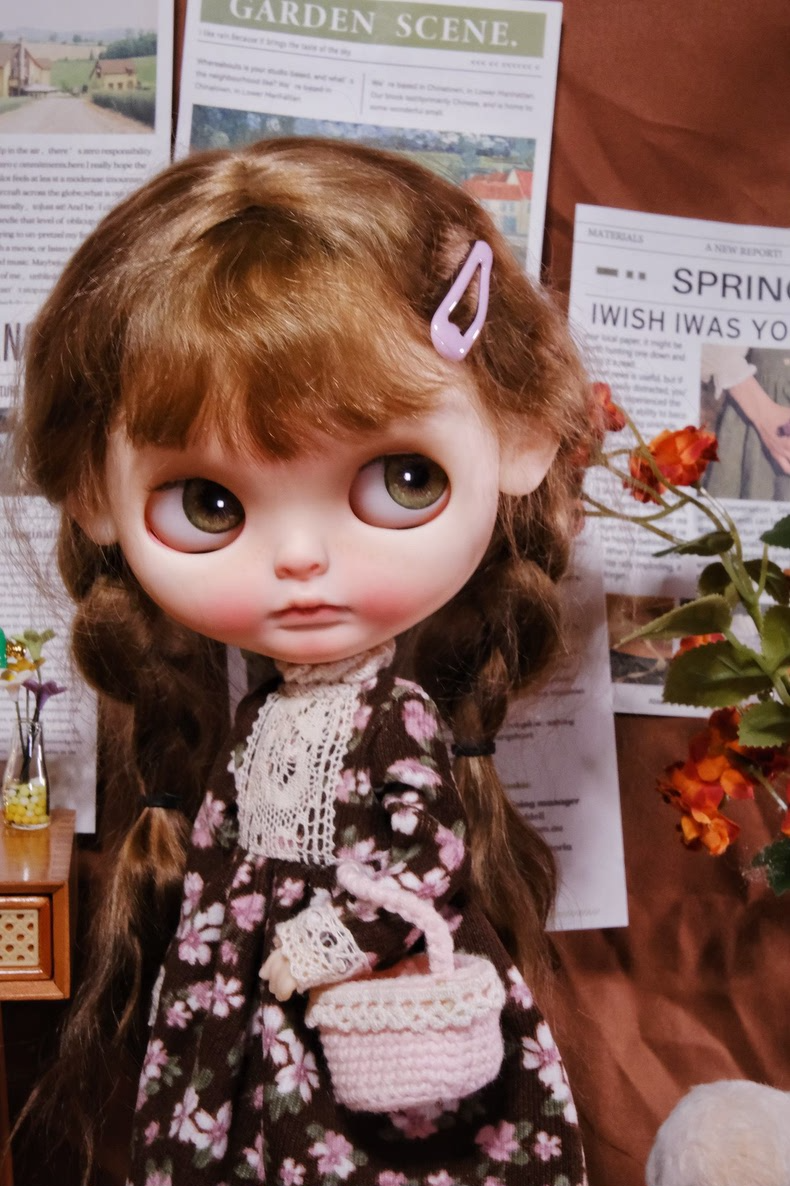 Vintage Lace Floral Blythe Doll Outfit with Crochet Bag - Elegant Corduroy Dress for Lisa Jenny Keelie Dolls - Image 2