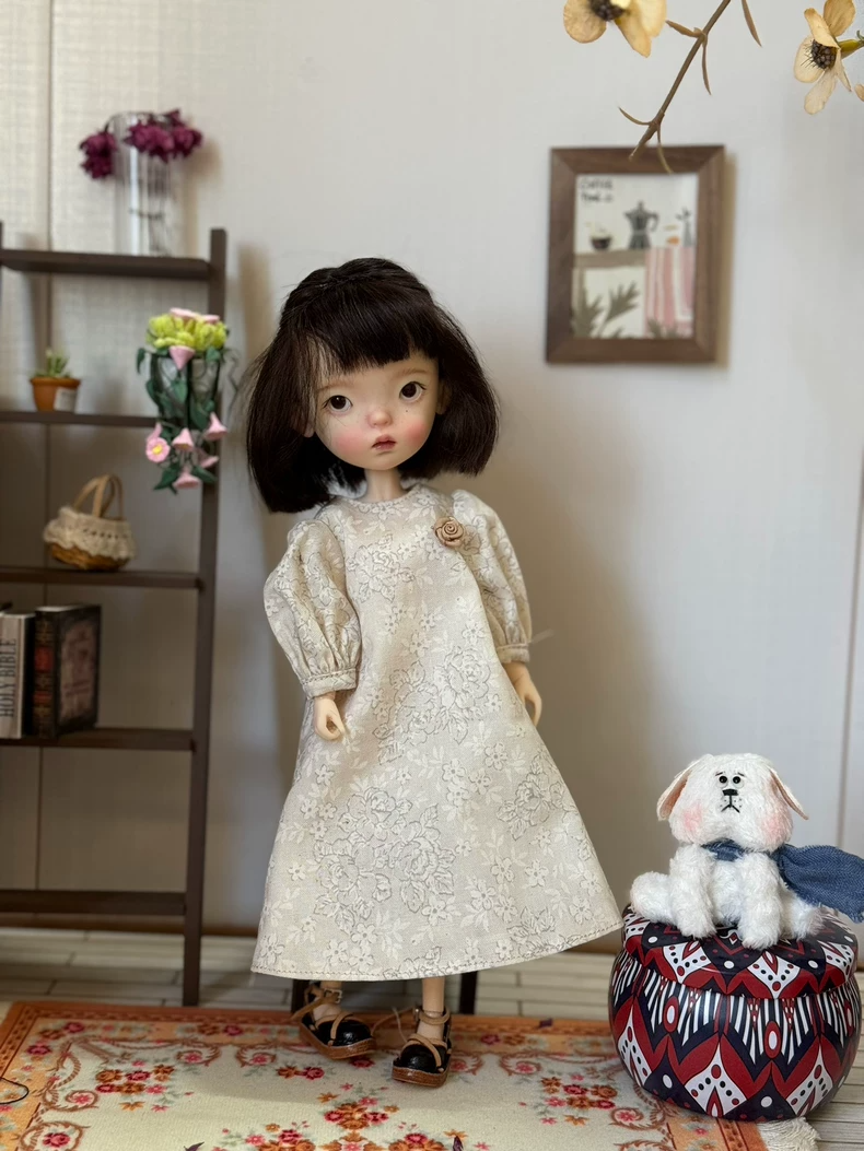 Vintage Blythe Doll Outfit - Elegant Floral Dress & Lace Hat for Collectors, Photo Shoots & Displays - Image 5