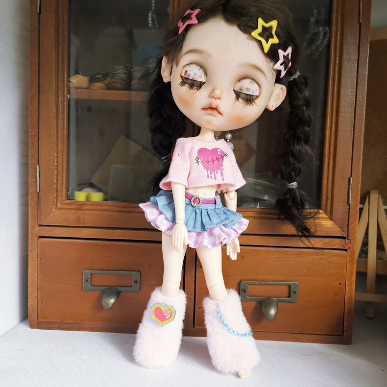 Whimsical BLYTHE Doll Outfit: Pink Top, Denim Skirt & Fluffy Leg Warmers – Stylish & Durable Collectible - Image 3