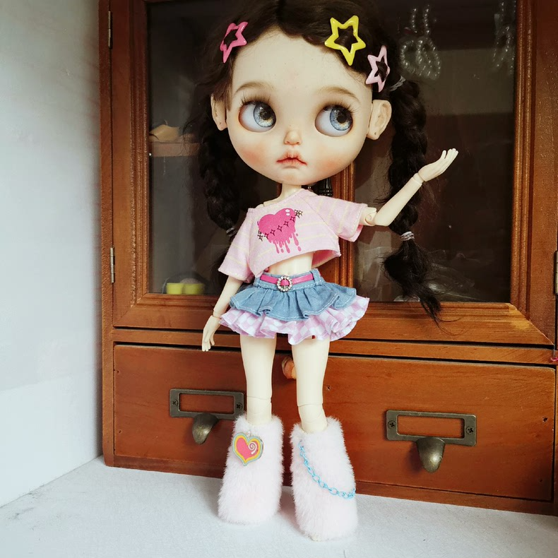 Whimsical BLYTHE Doll Outfit: Pink Top, Denim Skirt & Fluffy Leg Warmers – Stylish & Durable Collectible - Image 4