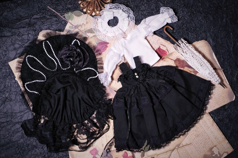 Elegant Blythe Doll Lolita Outfit - Black Lace Dress with Pearl Accents & Detachable Collar for Collectors - Image 9