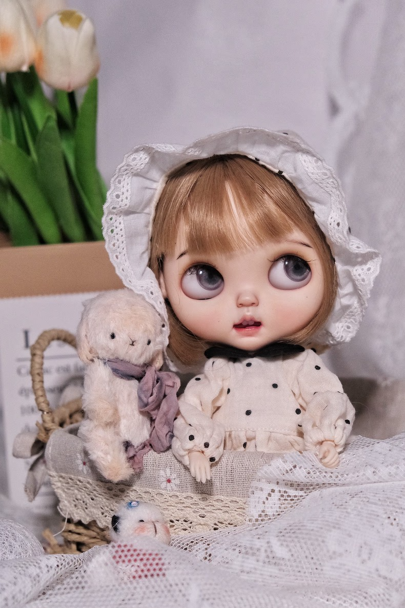 Timeless Cream & Black Polka Dot Blythe Doll Outfit – Elegant Lace Bonnet & High-Quality Cotton Dress for Collectors - Image 2