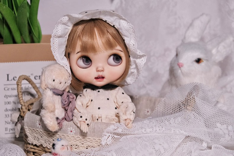 Timeless Cream & Black Polka Dot Blythe Doll Outfit – Elegant Lace Bonnet & High-Quality Cotton Dress for Collectors - Image 3