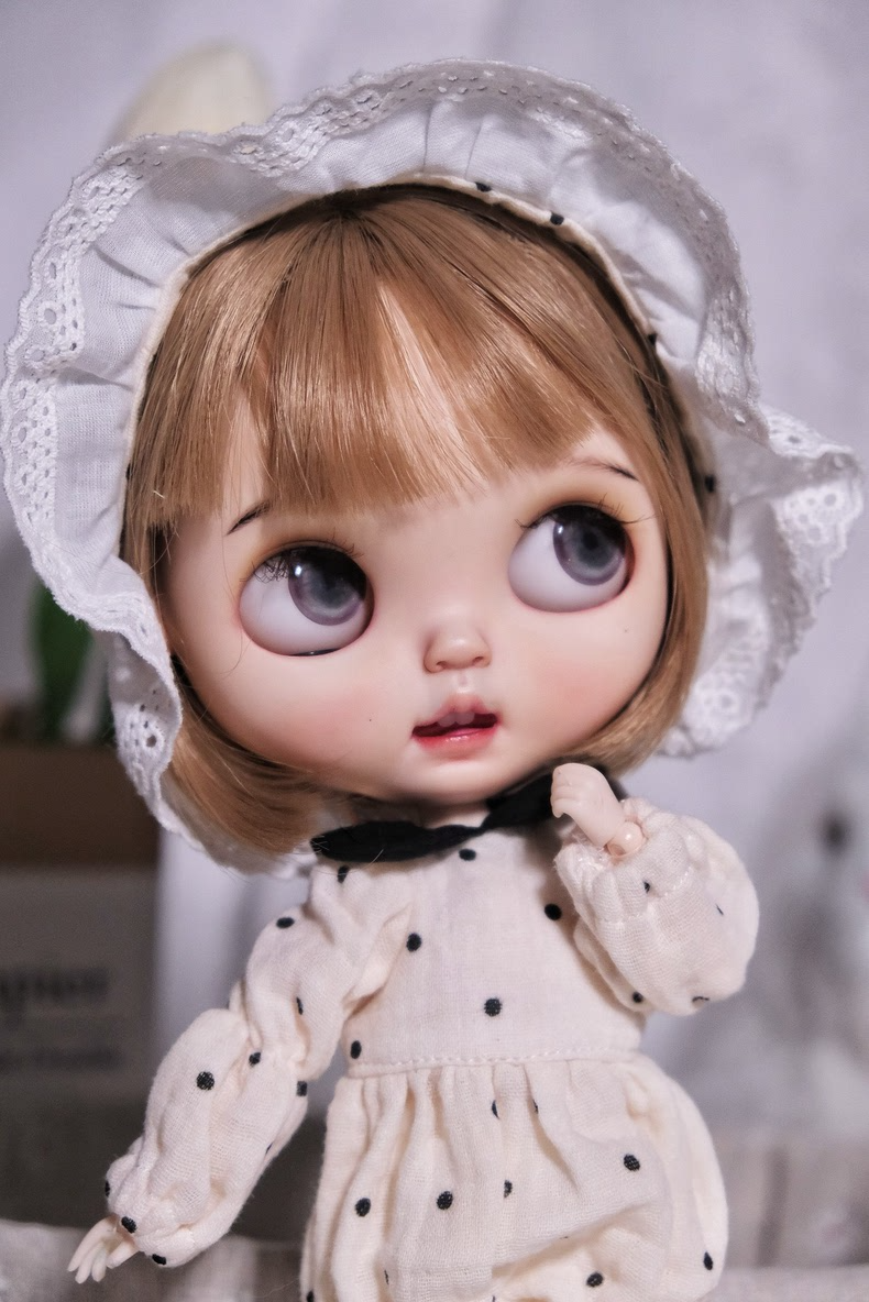 Timeless Cream & Black Polka Dot Blythe Doll Outfit – Elegant Lace Bonnet & High-Quality Cotton Dress for Collectors - Image 4